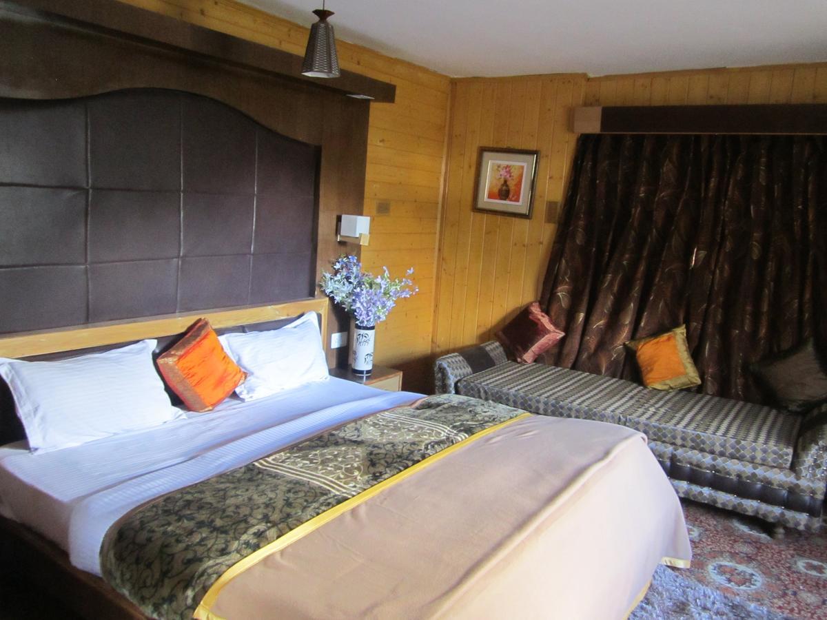 Hotel Akbar Sonāmarg Extérieur photo